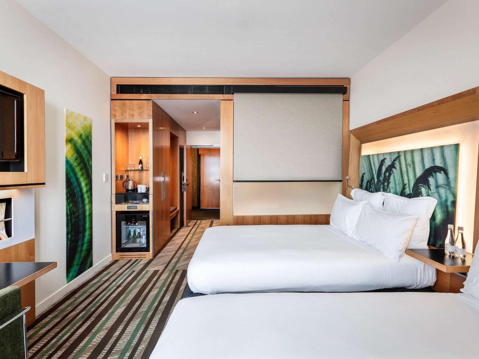 Chambre Lit King-Size Supérieure - Adaptée aux Personnes à Mobilité Réduite